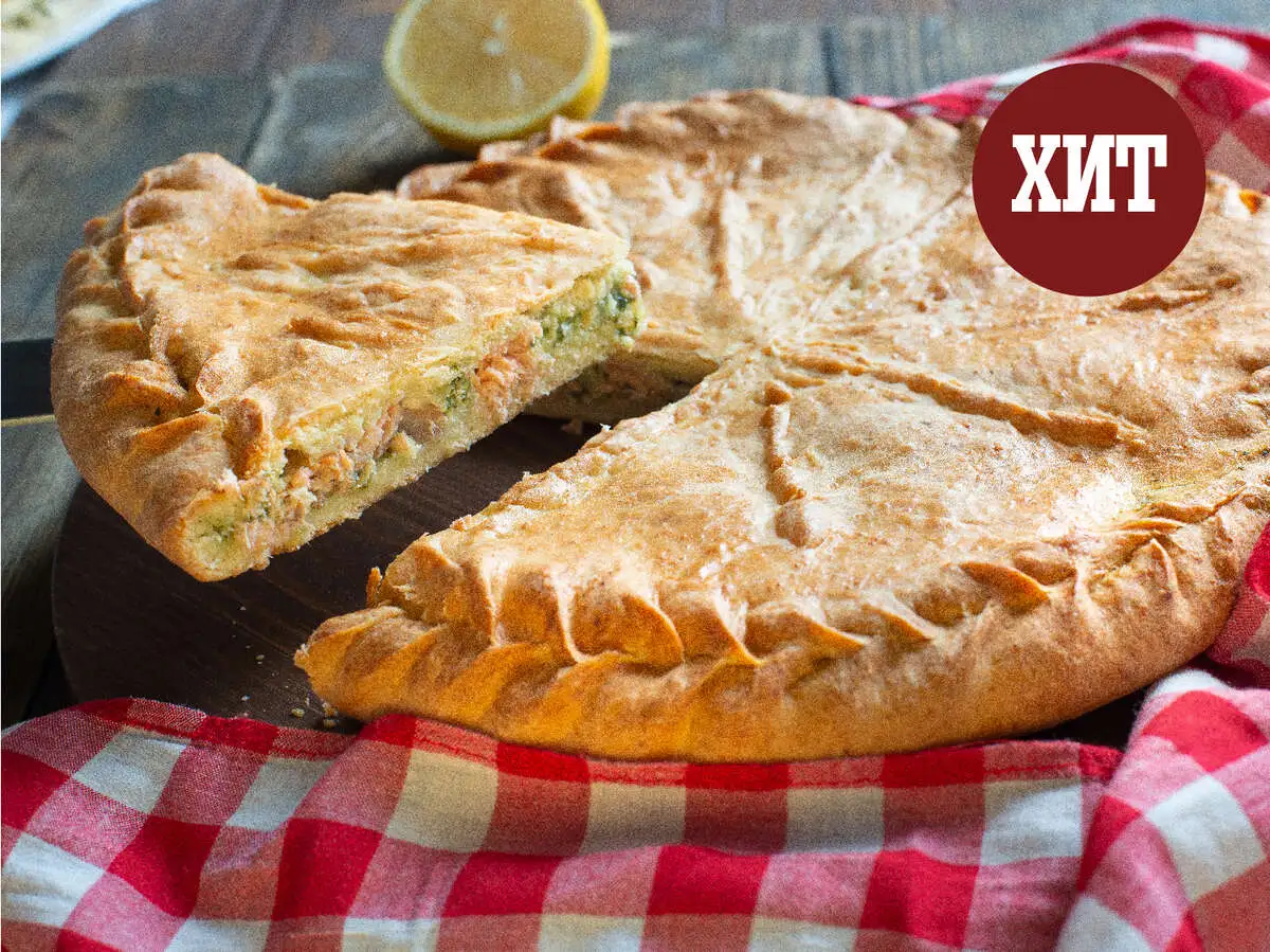 Семейный пирог с красной рыбой и шпинатом