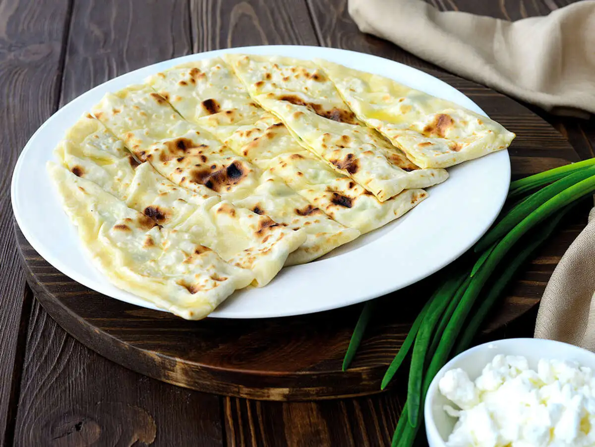 Чуду с творогом и зелёным луком