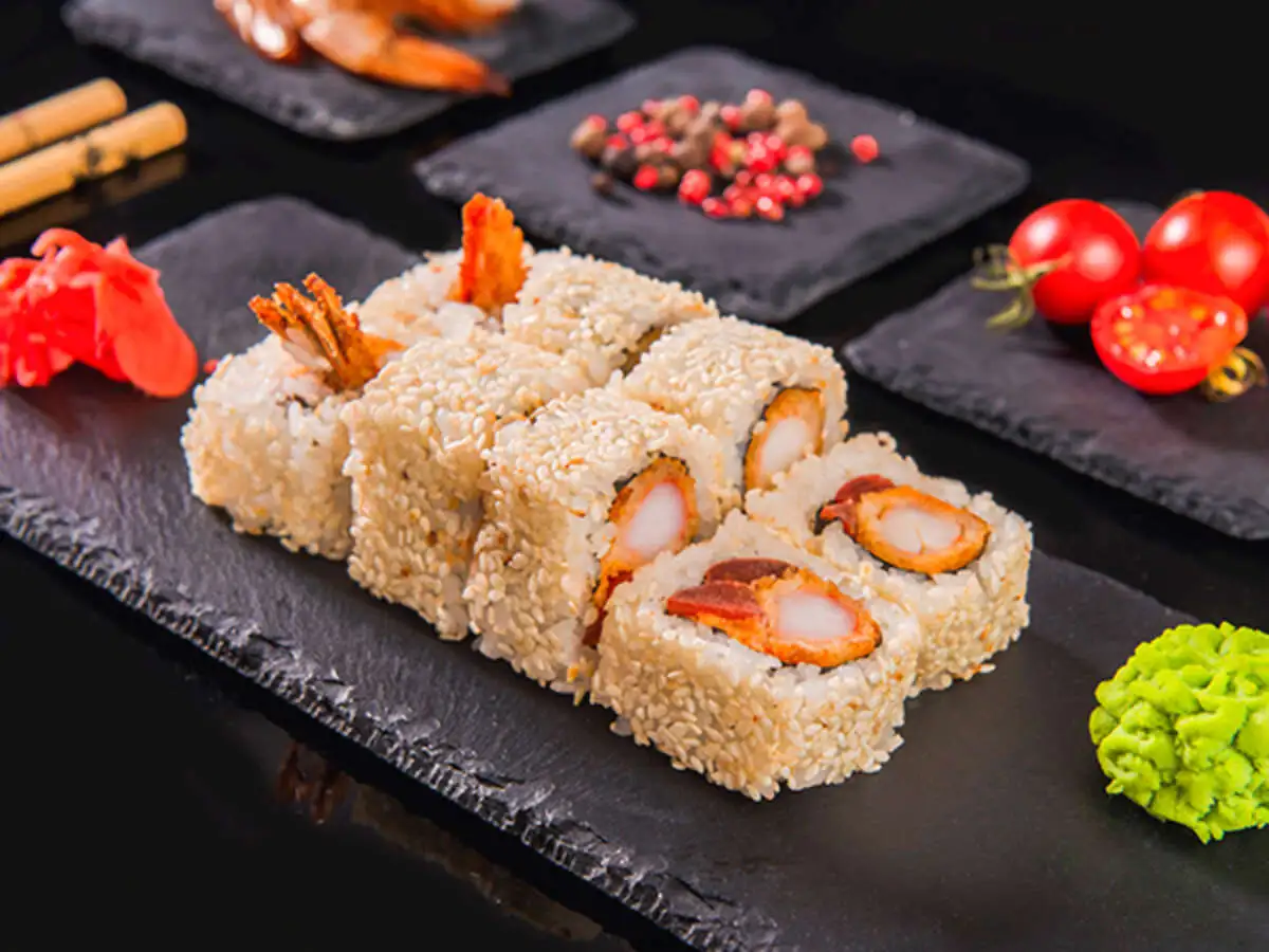 Острый ролл с креветкой темпура