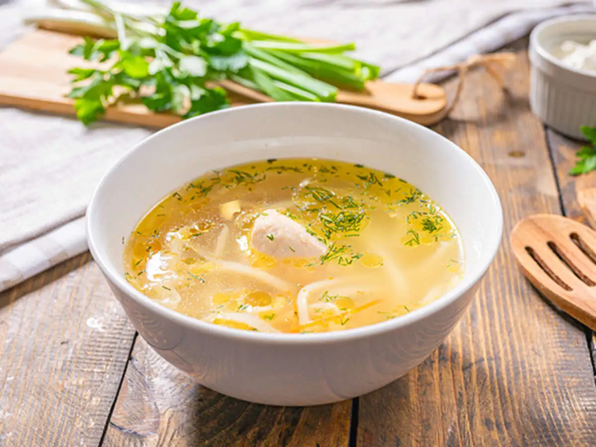 Суп куриный с домашней лапшой