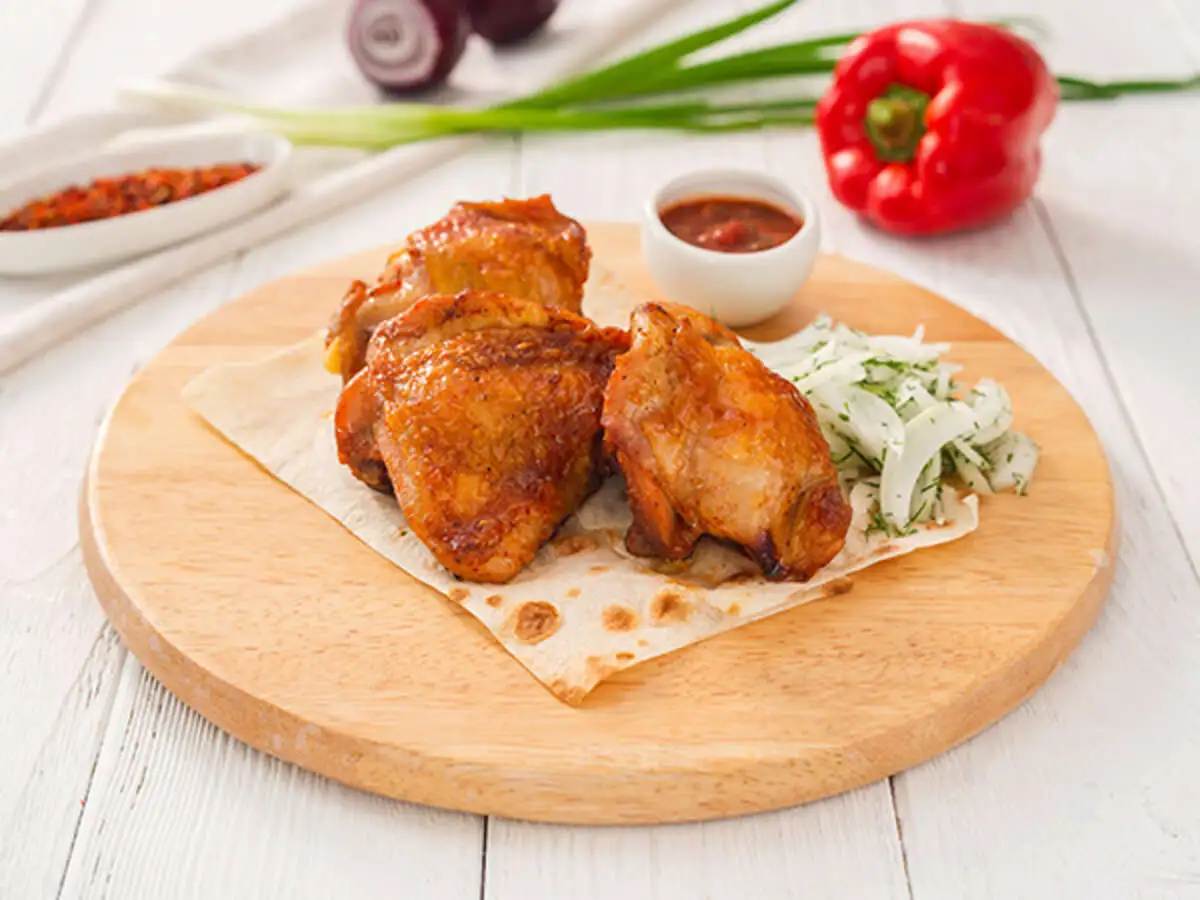 Шашлык из бедра цыплёнка на кости (в контейнере)