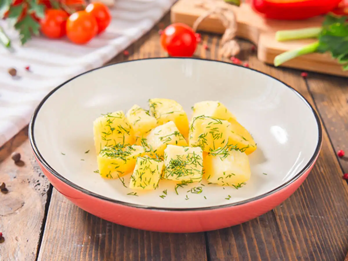 Картофель отварной с зеленью