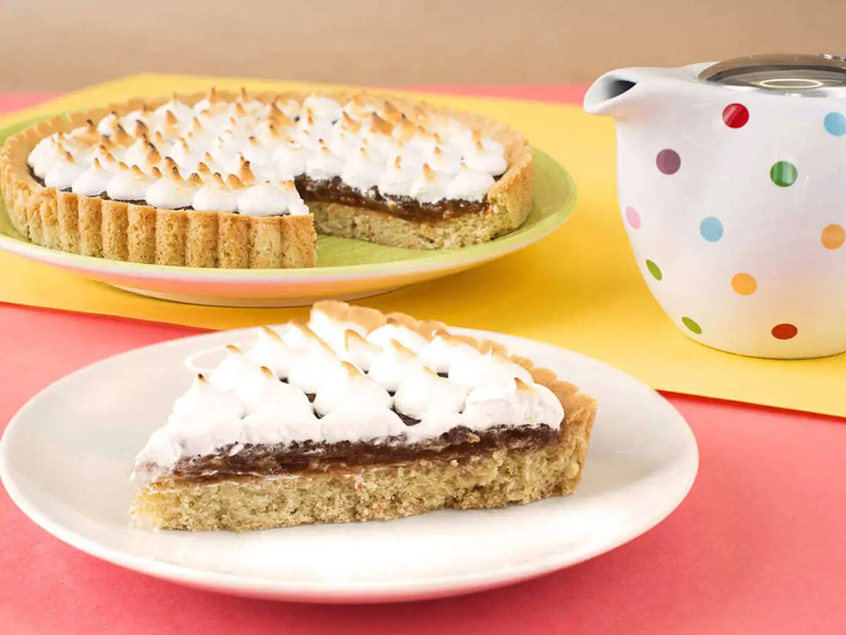 Тарт с абрикосом и меренгой