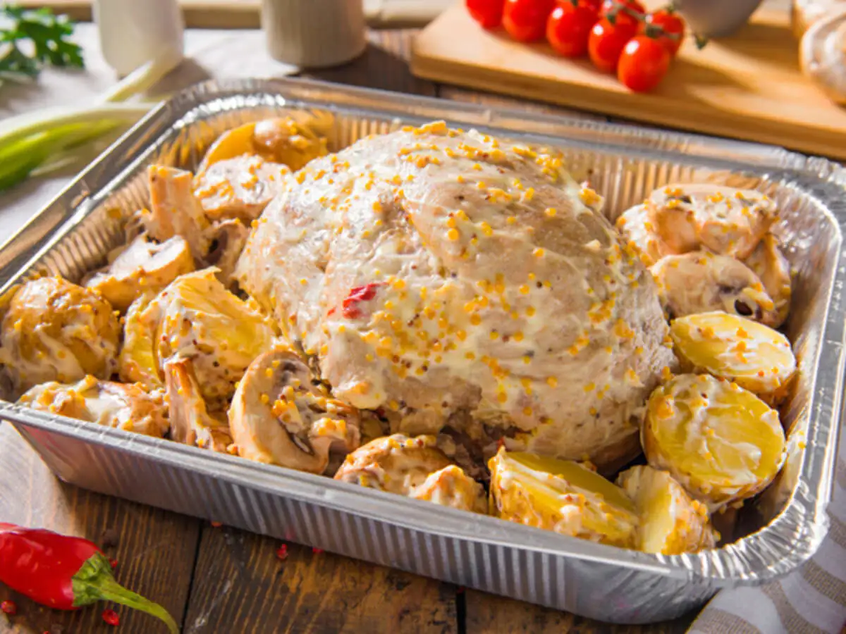 Банкет-бокс со свиным окороком су-вид и овощами