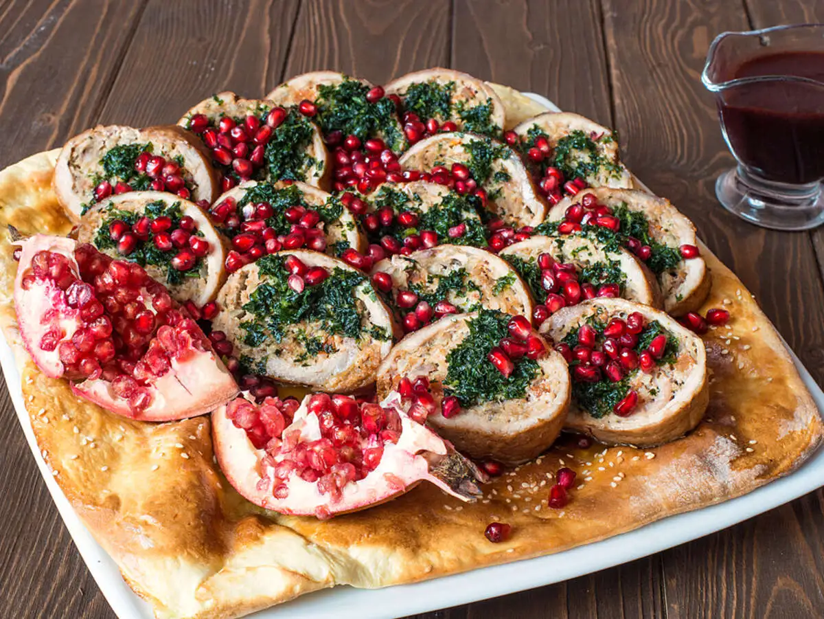 Рулет из свинины с гранатом