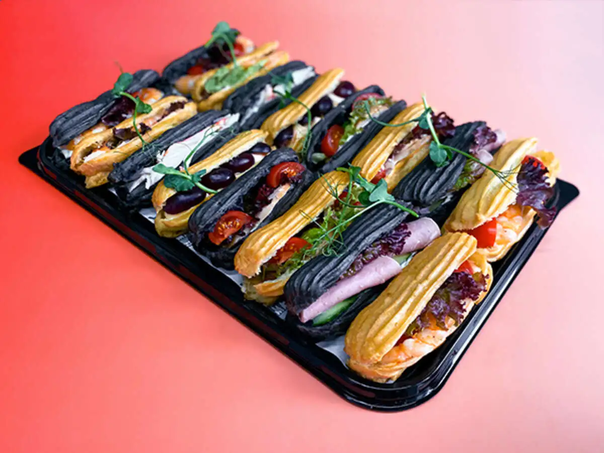 Фуршет-бокс из сытных эклеров