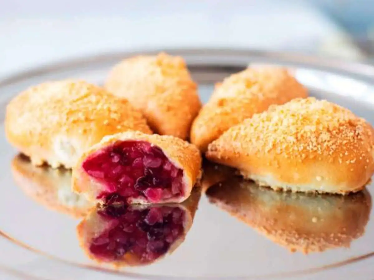 Пирожок с грушей и клюквой 1 шт.