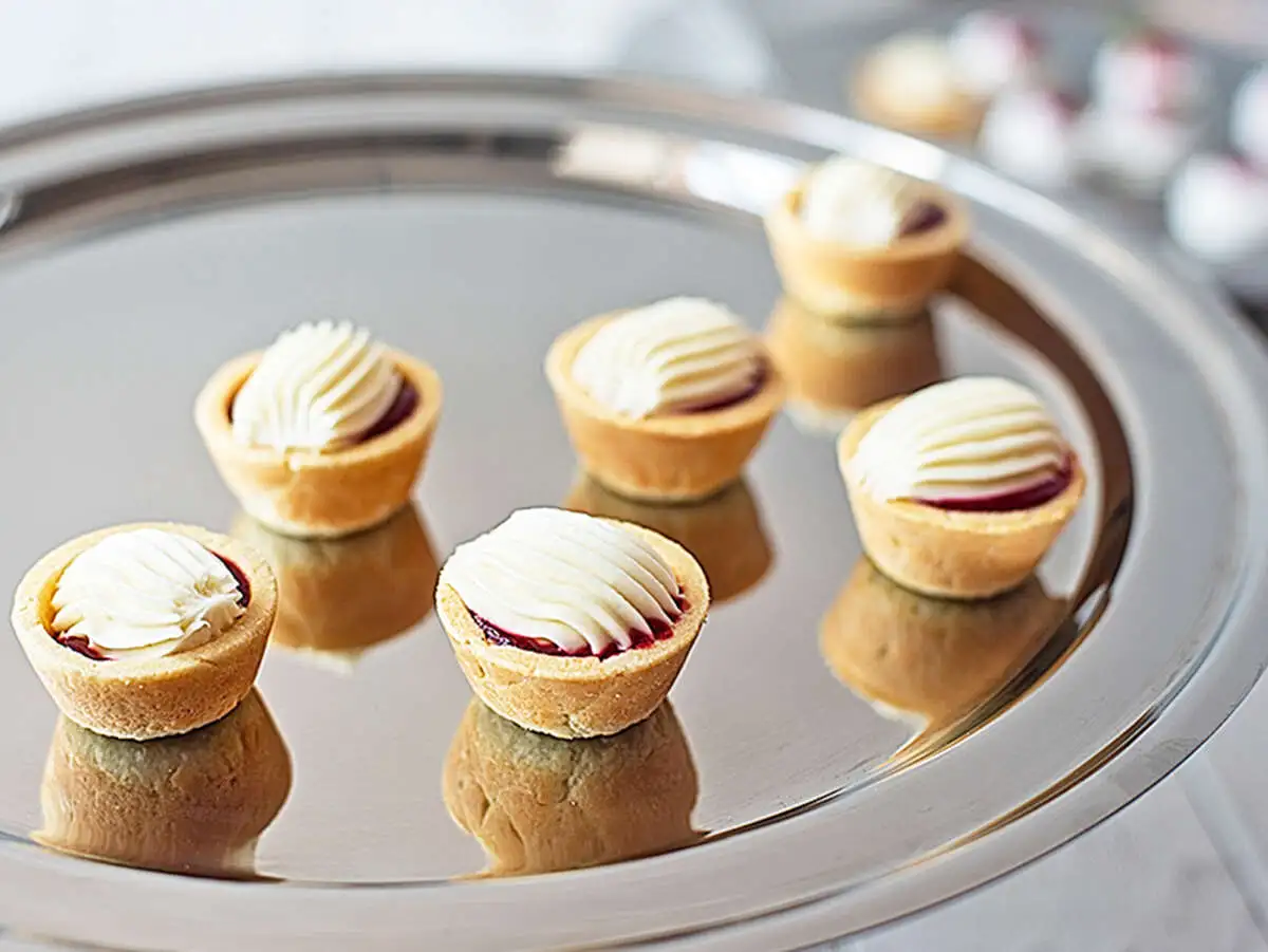 Тарталетка с малиновым кремом 1 шт.