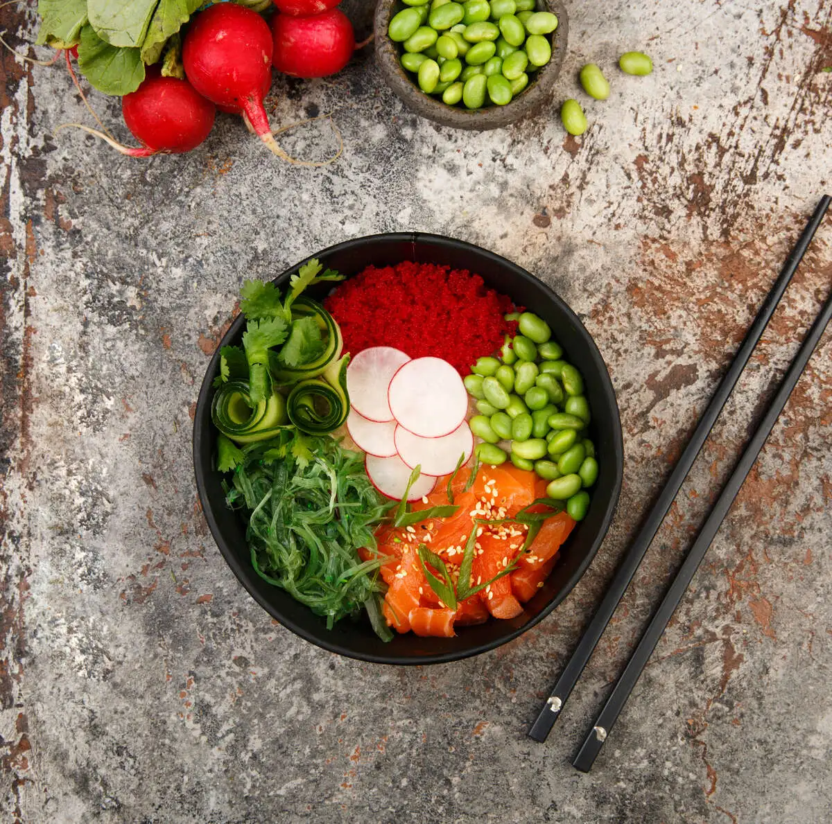 ПОКЕ С ЛОСОСЕМ КАЭРУ