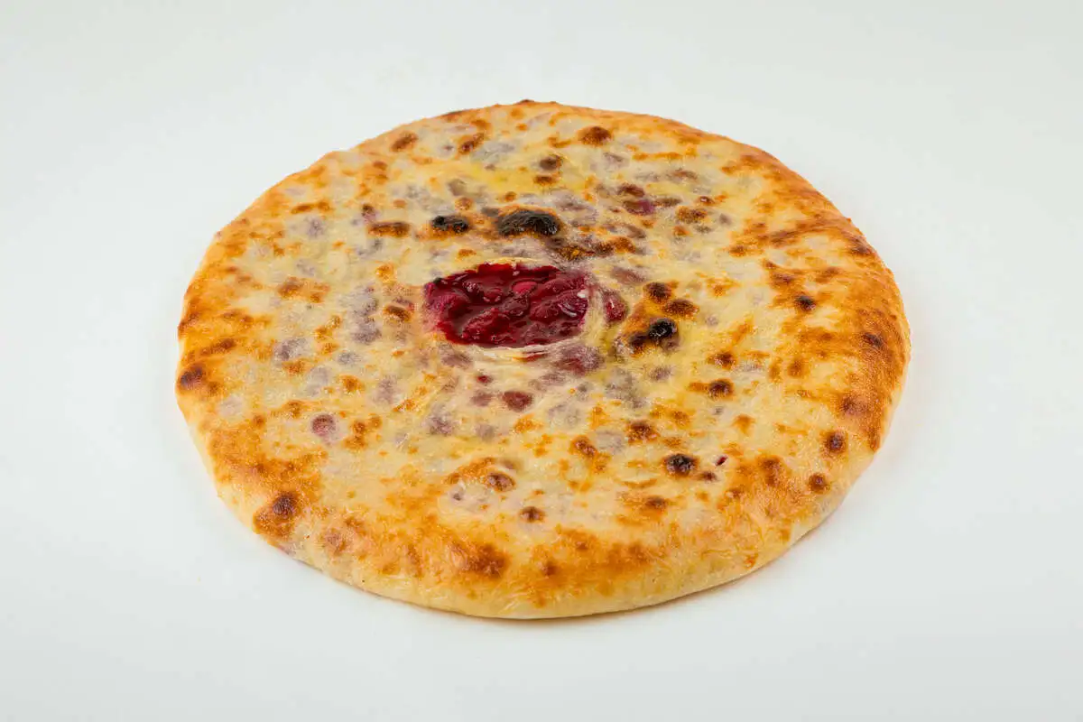 Осетинский пирогс вишней Балджын