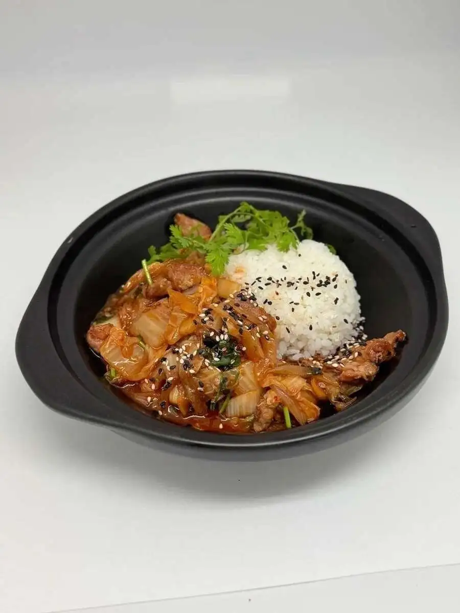 Жареное кимчи со свининой и рисом, 400г