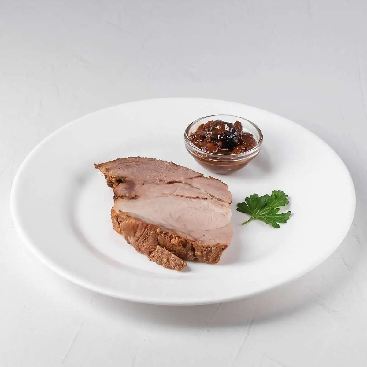 Буженина с соусом из чернослива