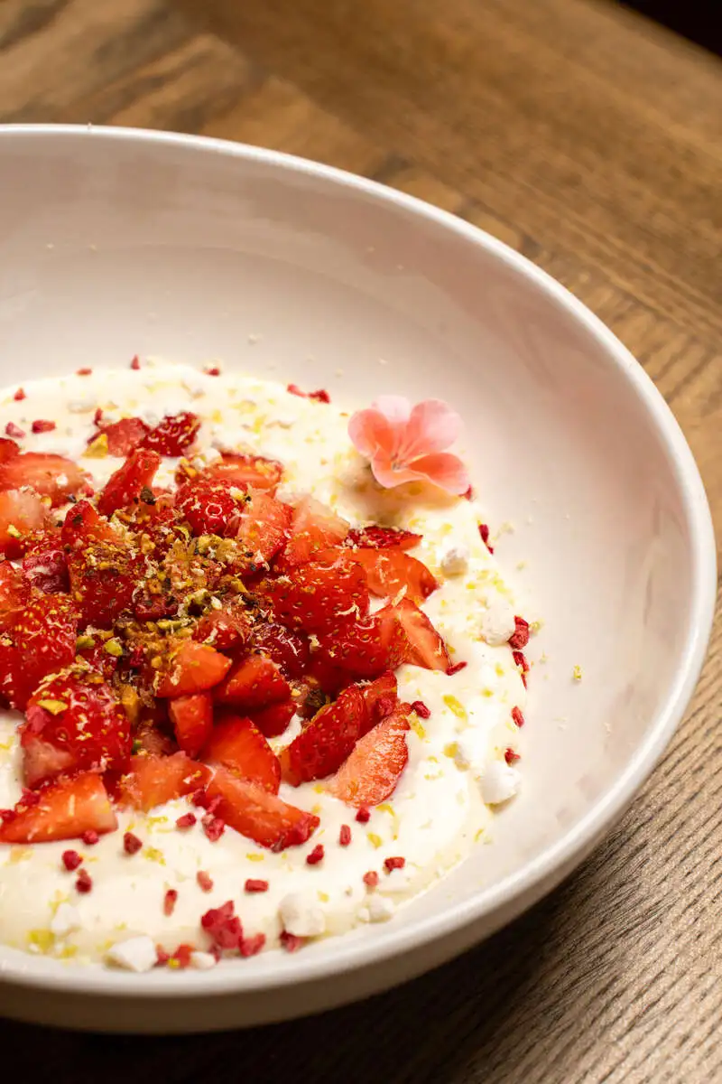 Крем пломбир с ягодами