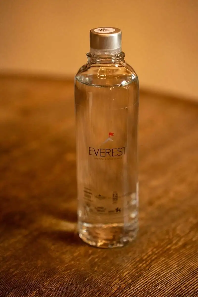 Вода Everest без газа