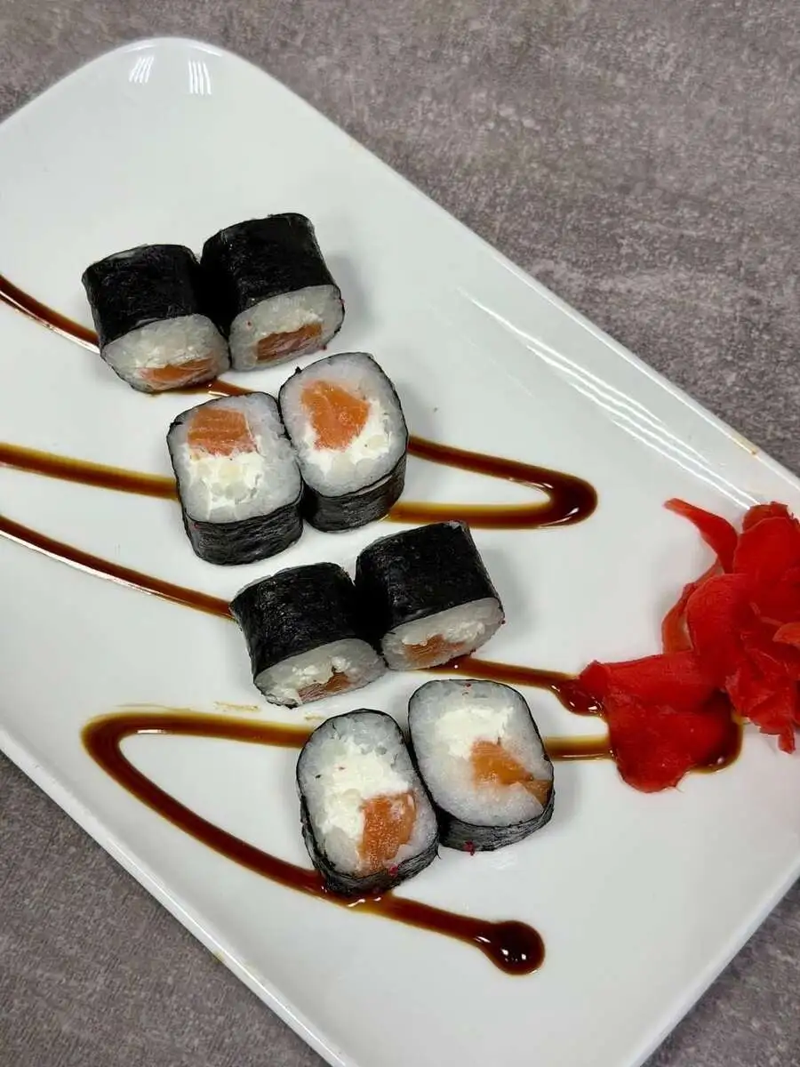 Ролл Нори Маки с лососем