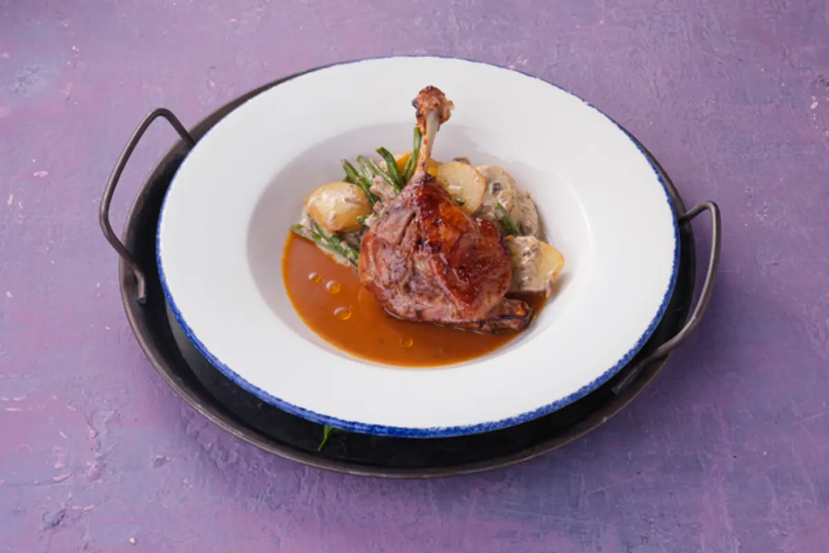 Утка конфи с трюфельным картофелем