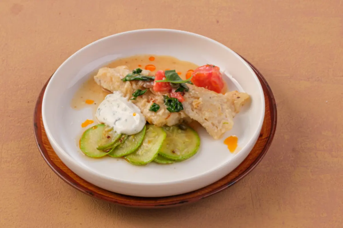 Минтай жаренный с овощами