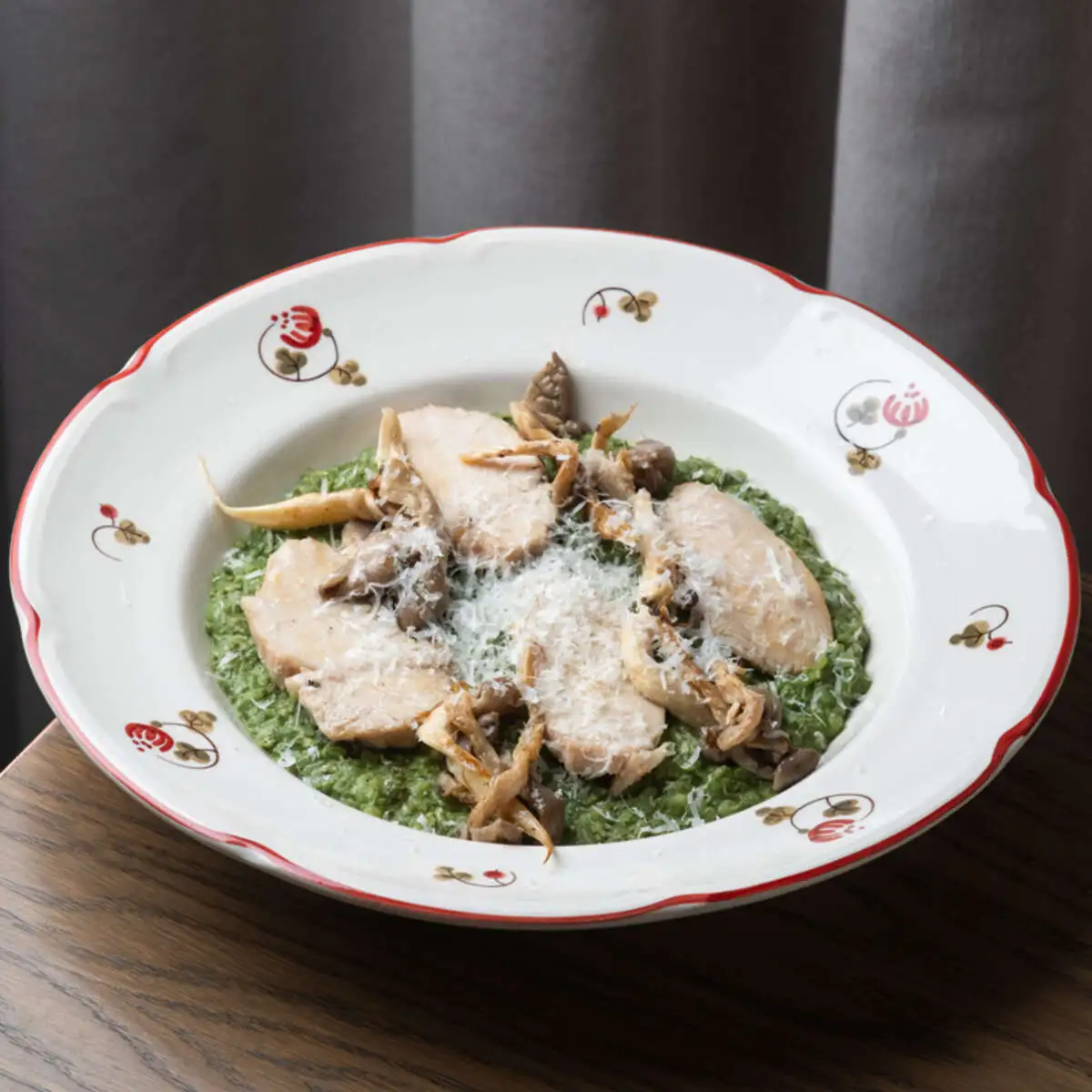 Зеленая гречка с овощами, вешенками и куриным филе