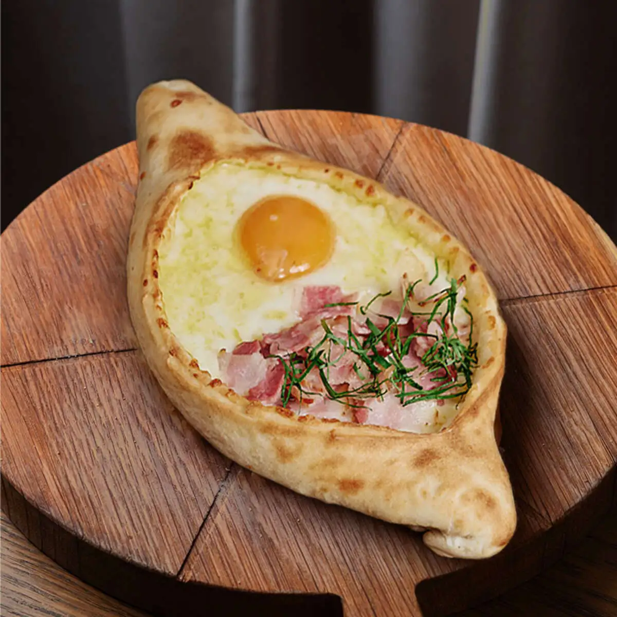 Хачапури по-аджарски с беконом