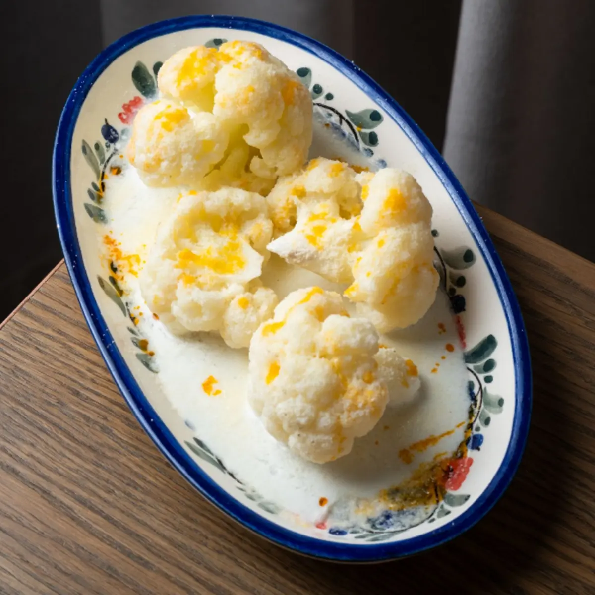 Отварная цветная капуста с соусом блючиз