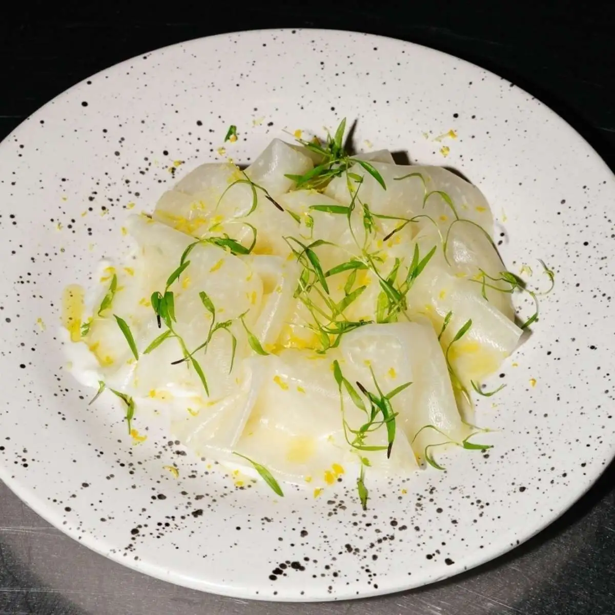 Кольраби с муссом пармезан и трюфельным маслом