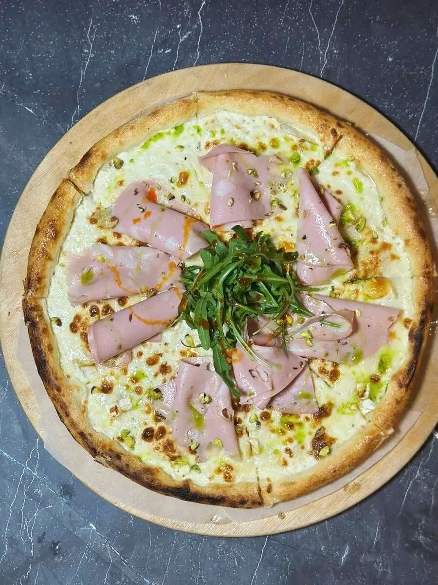 Мортаделла и бри