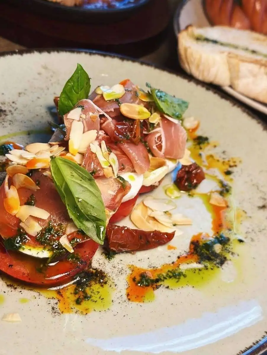 Пармская ветчина/моцарелла южные томаты 