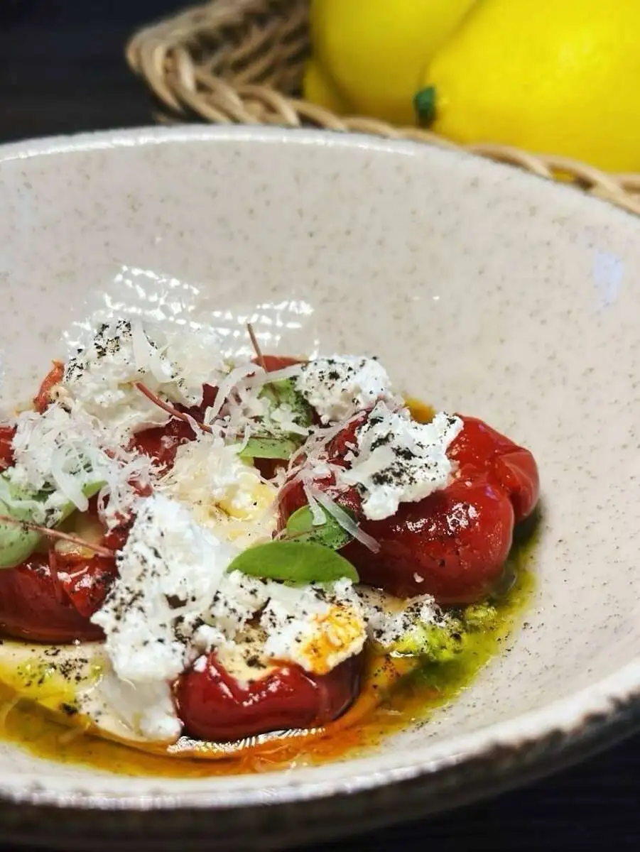 Перчики чили фаршированные рикоттой