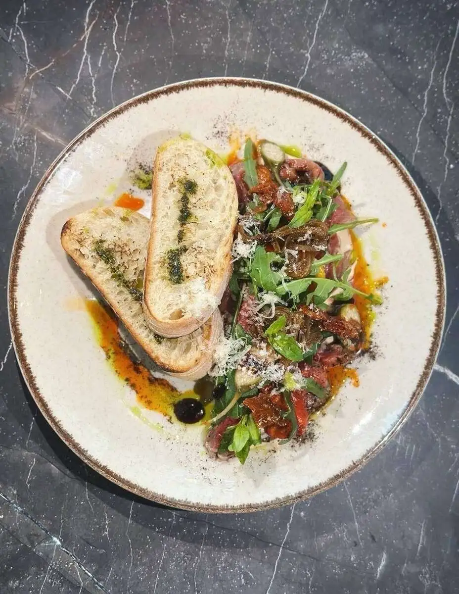 Фирменный ростбиф с соусом из тунца