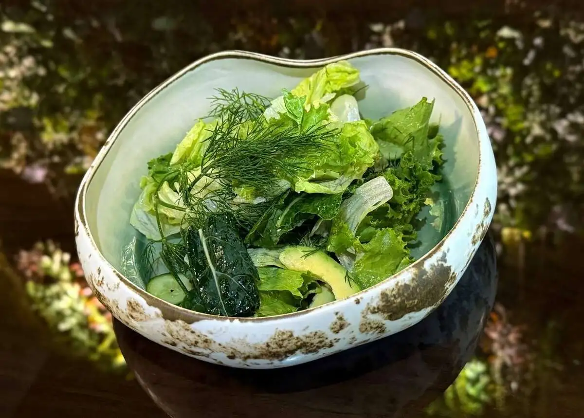 Зеленый салат с авокадо / Green salad with avocado
