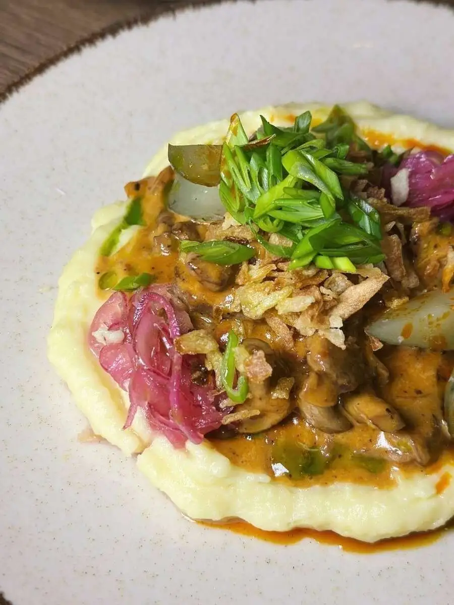 Говядина под соусом "Строганов "