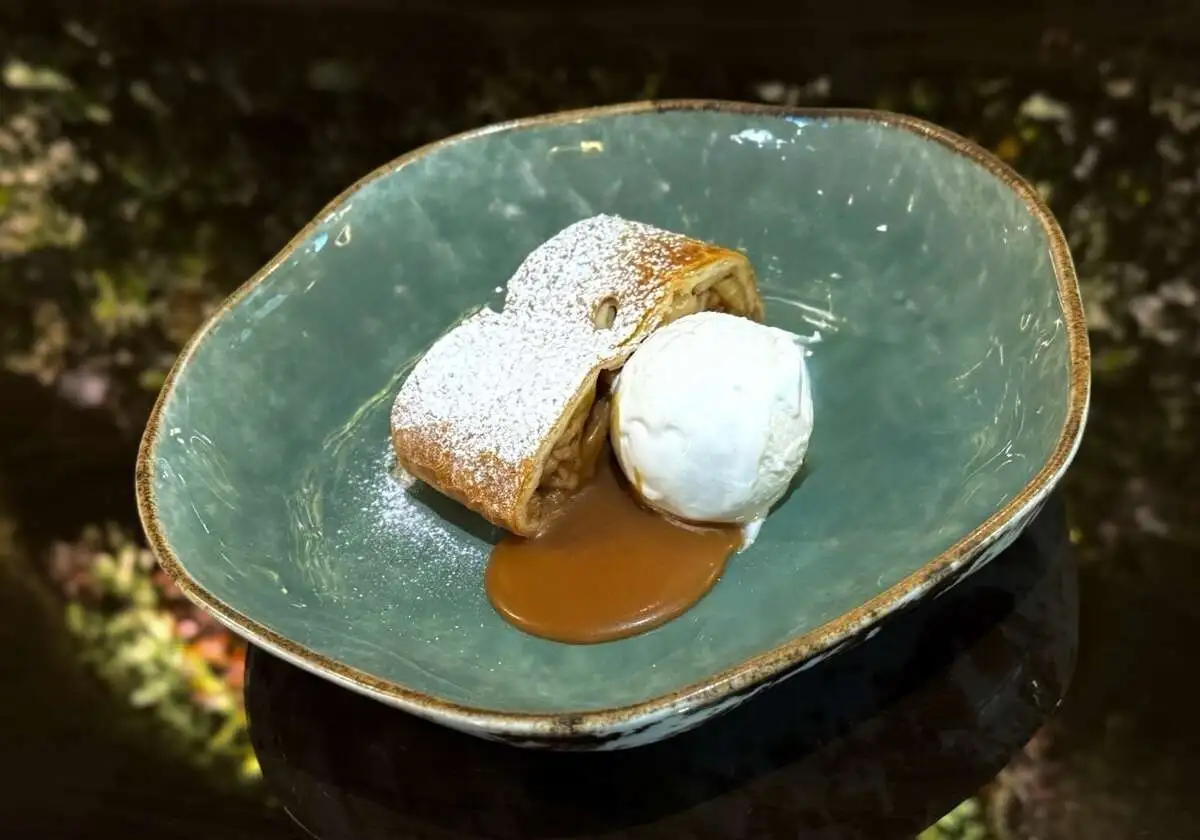 Штрудель с яблоком / Strudel with apple