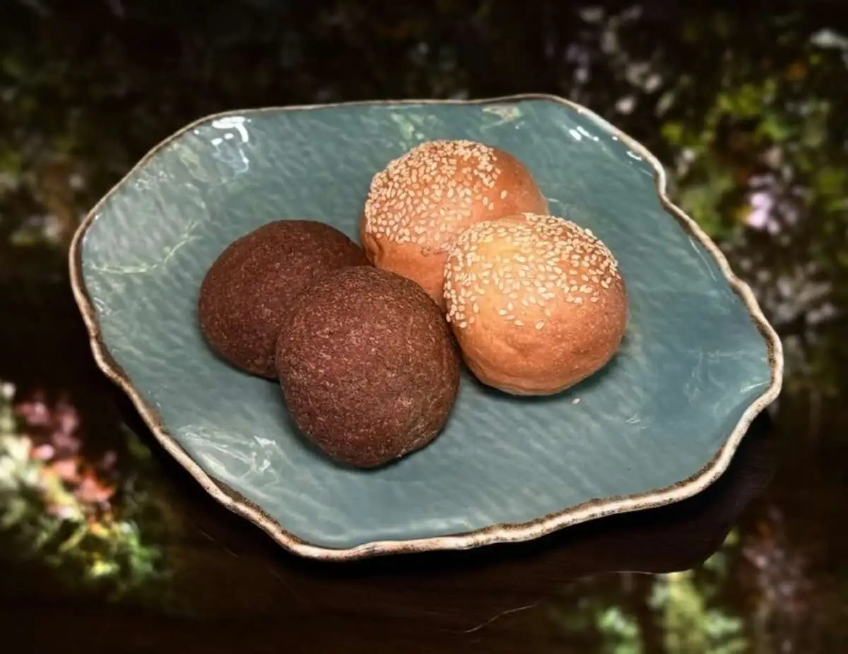 Булочки в ассортименте / Assortment of buns