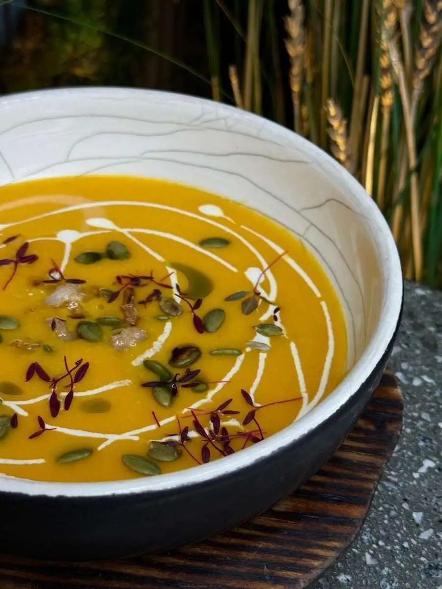 Крем-суп из тыквы с лемонграссом и креветками на кокосовом молоке 250гр.