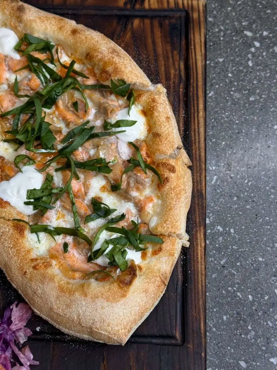 Пицца с лососем и сливочным сыром 220гр.