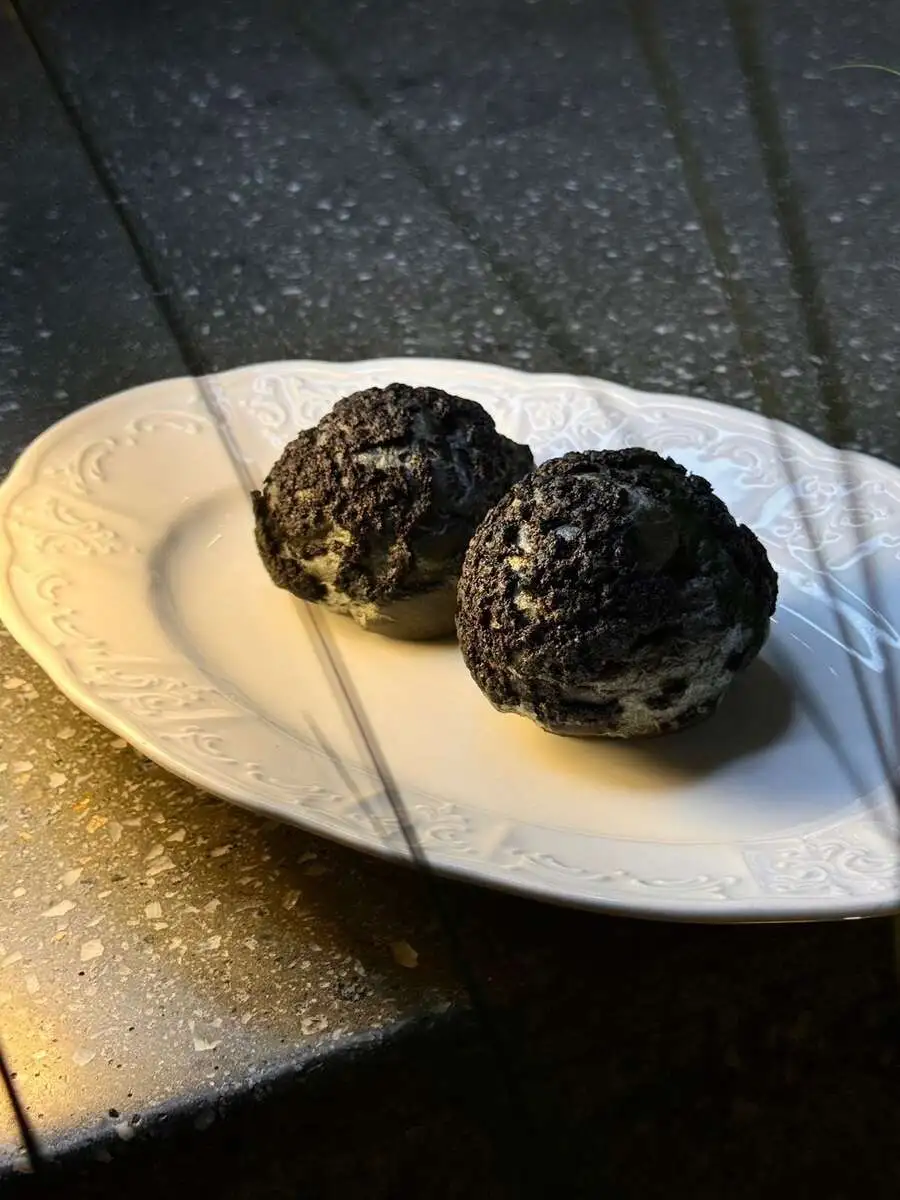 Шу с творожным кремом и белым шоколадом 70гр.