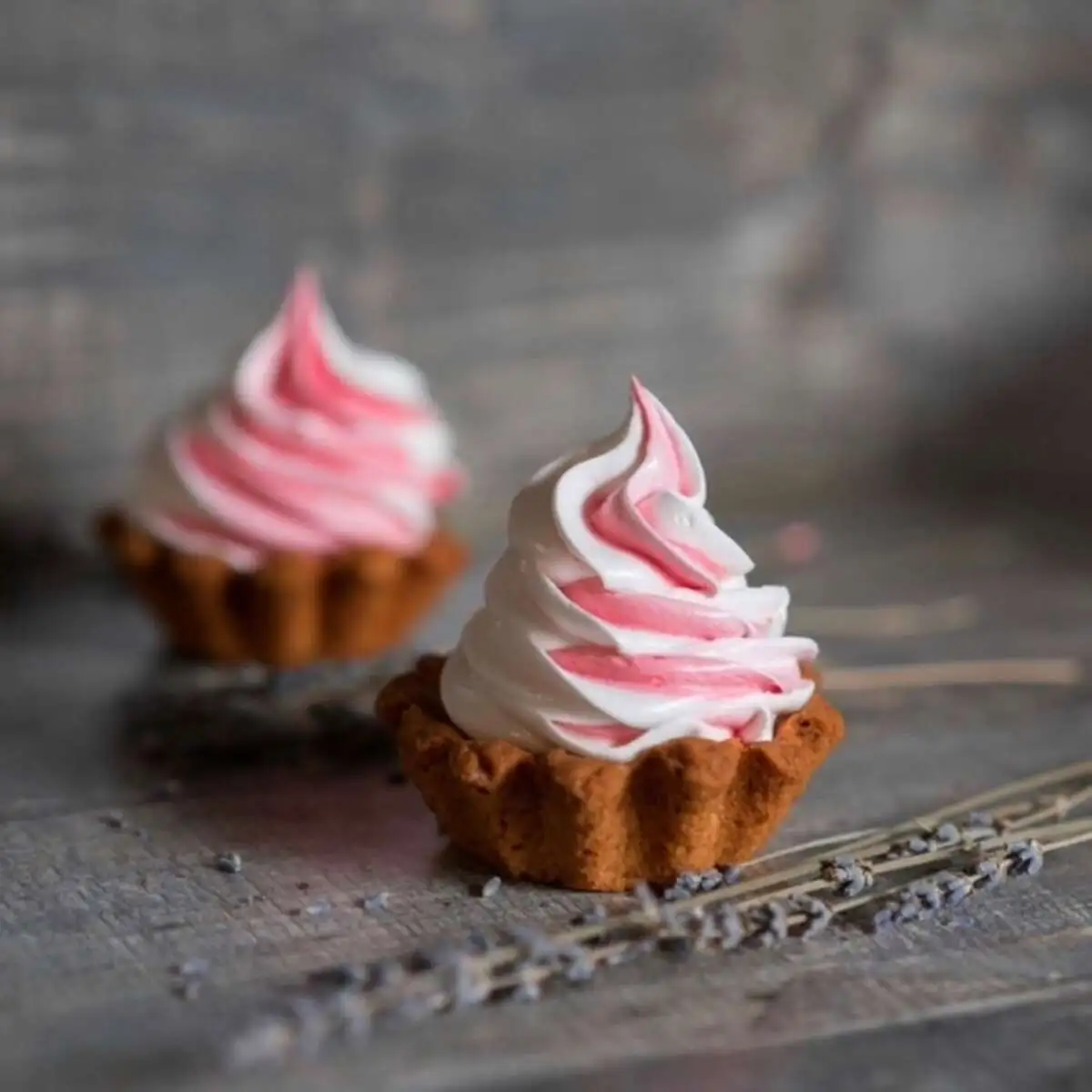 Пирожное Корзиночка с белковым кремом 