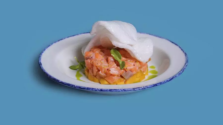 Тартар из лосося с манго