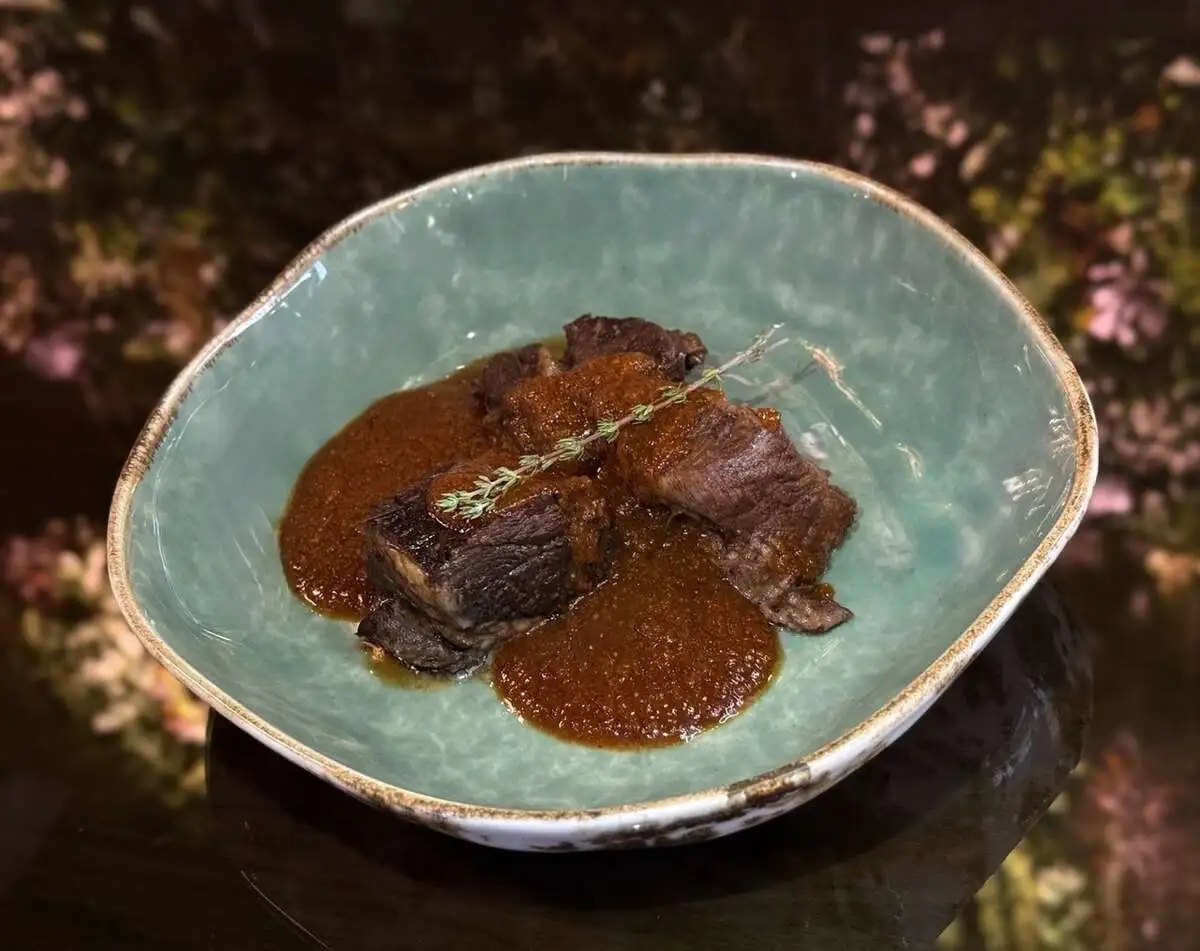 Говядина в карамельном соусе / Beef in caramel sauce