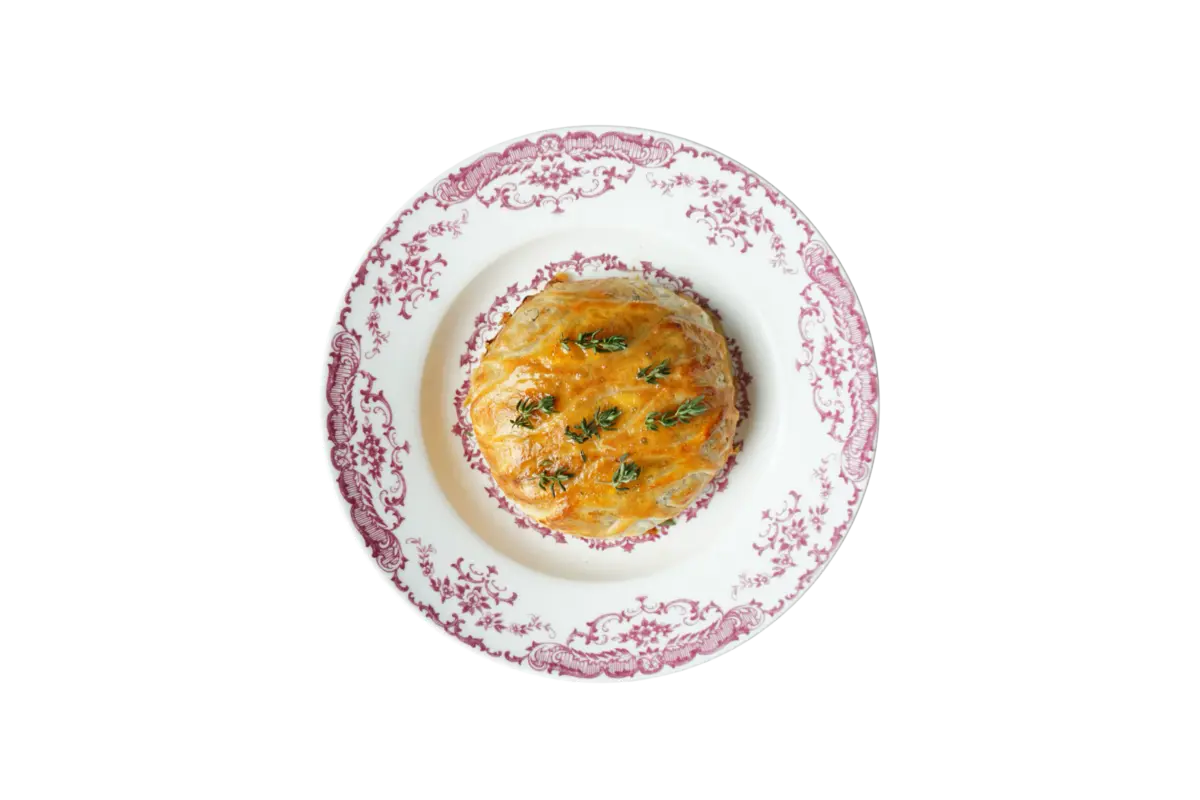 Слоеный пирог с камамбером и ягодным вареньем