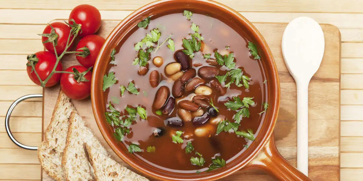 Суп фасолевый