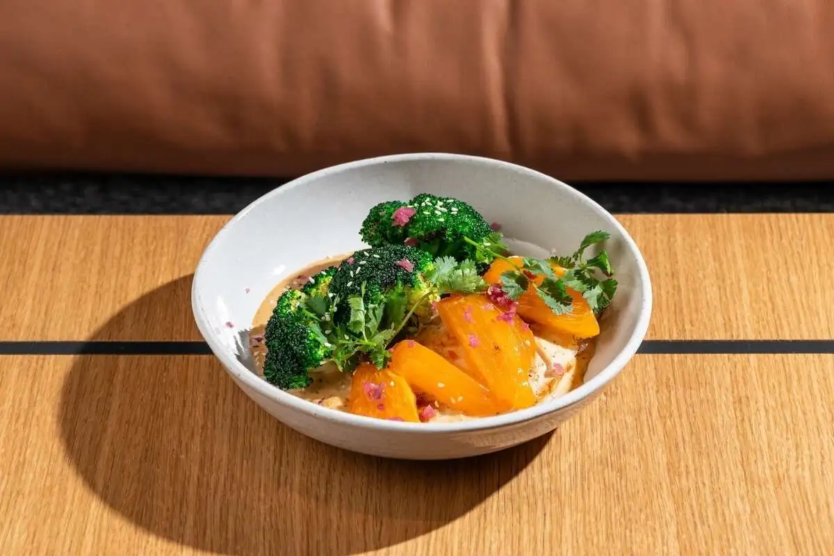 Куриная грудка, хурма, брокколи