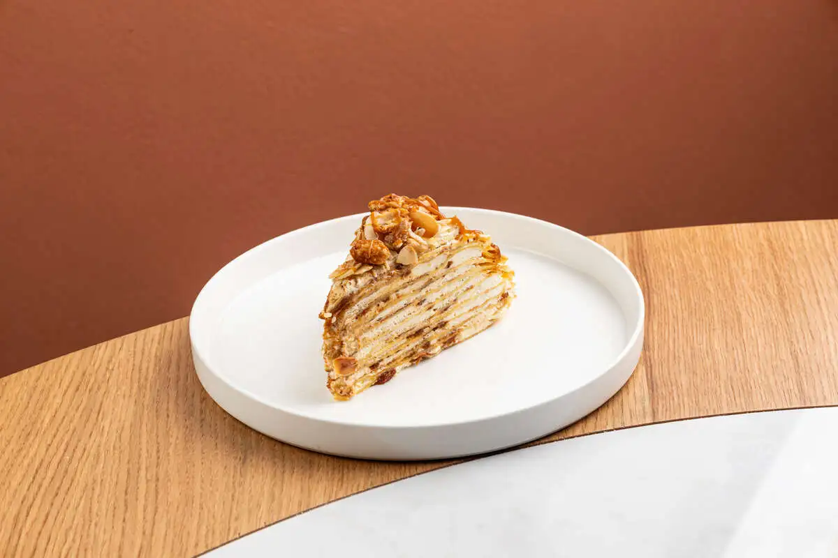 Блинный торт с орехами