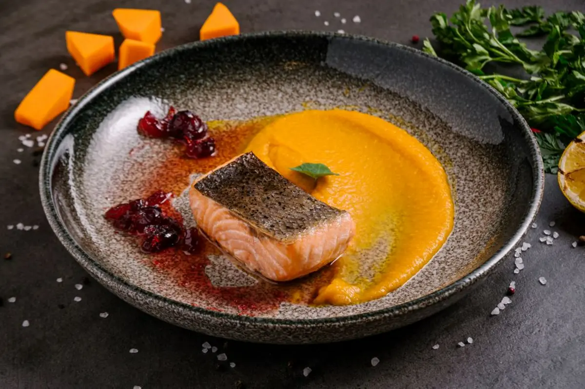 ЛОСОСЬ НА ГРИЛЕ С ТЫКВЕННЫМ ПЮРЕ