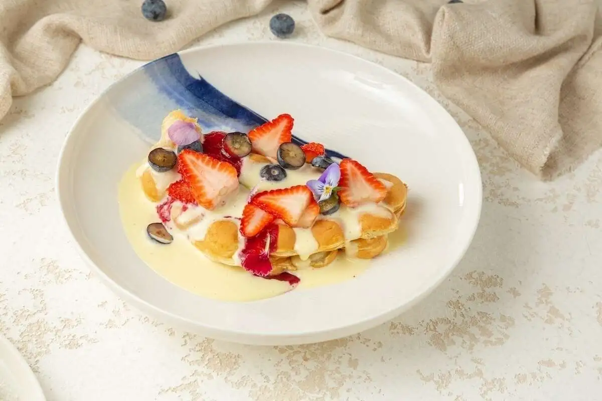 Вафля с ванилью и ягодами