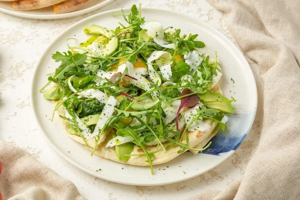 Завтрак на фокаче с сыром