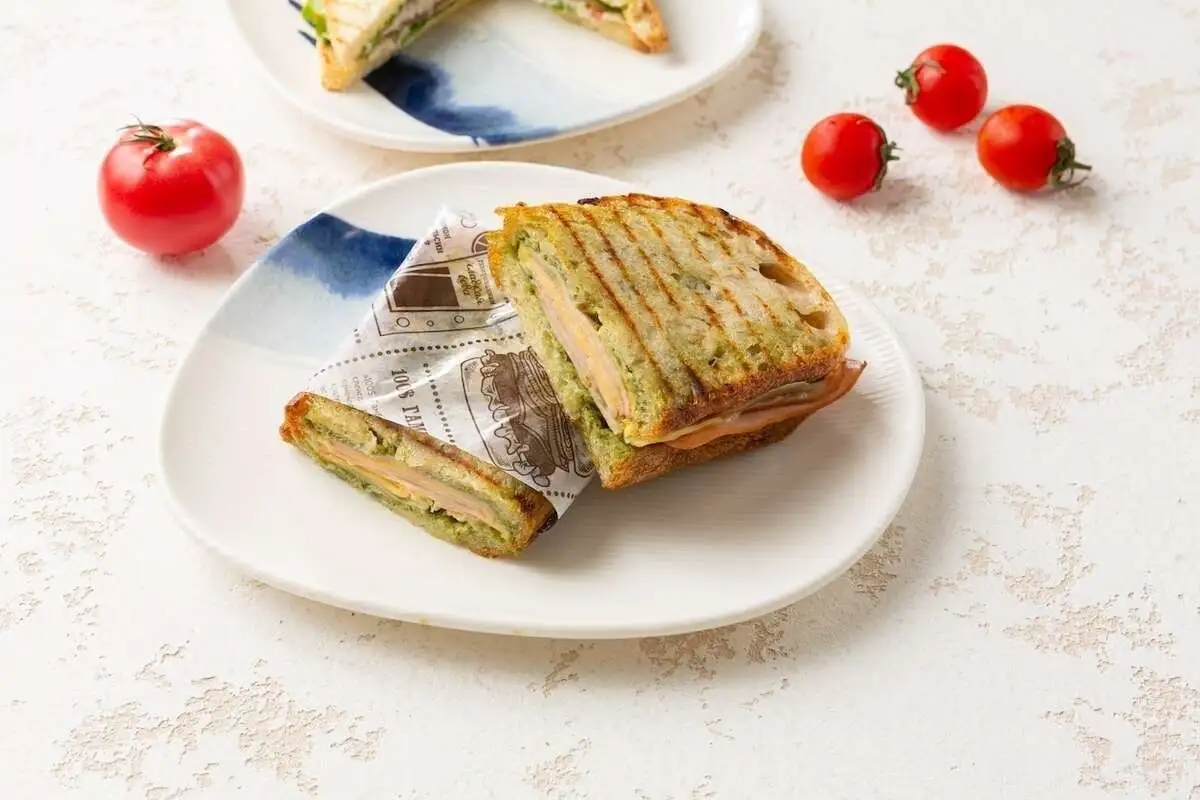 Сэндвич с ветчиной и сыром