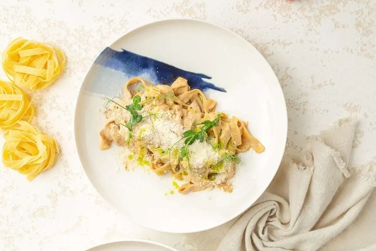 Карбонара с копченым цыпленком