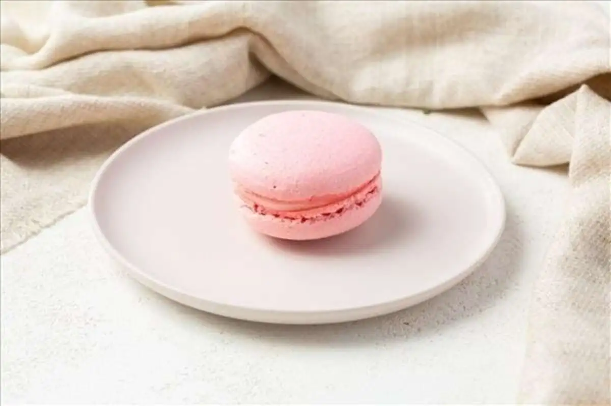 Макарон Клубничный