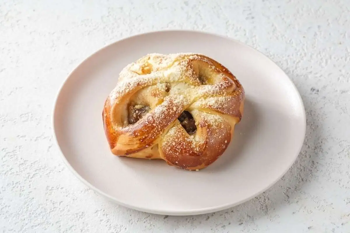 Булочка с яблоком